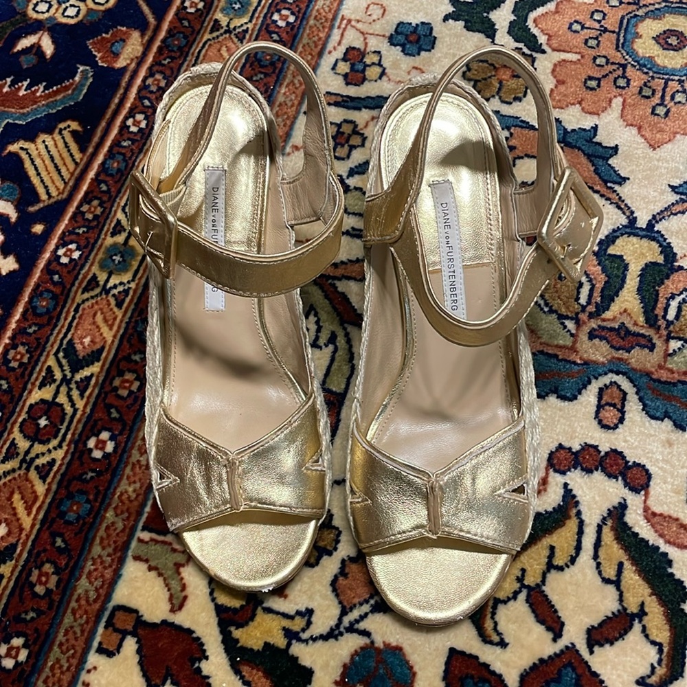Diane Von Furstenberg Sudan Gold Wedges used. - Picture 2 of 10